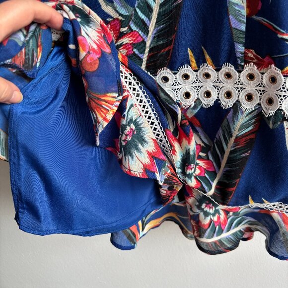 Red Carter Eyelet Lace Bell-Sleeve Tropical Dress - Size S - Picture 7 of 15